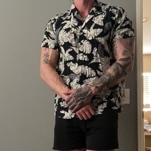 Blue floral white graphic collared floral tee beachy short sleeve button shirt